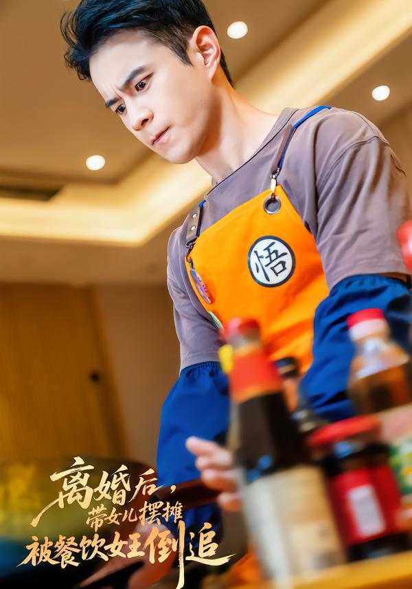 離婚后，帶女兒擺地攤被餐飲女王倒追(全集)